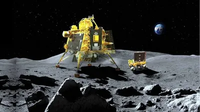 चंद्रयान  3 की लैंडिंग के बाद विक्रम ने दिखाया चांद का पहला नजारा  आप भी देखें photos