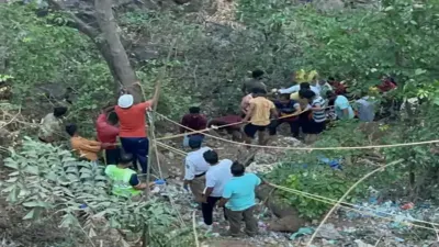 महाराष्ट्र में दर्दनाक हादसा  रायगढ़ में बस खाई में गिरी  13 की मौत 25 से ज्यादा घायल
