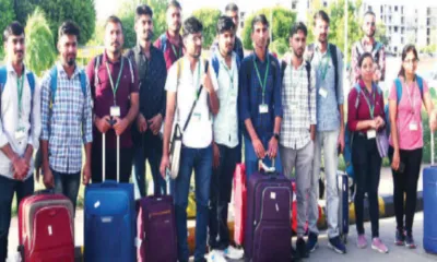manipur violence   इंफाल से पहली फ्लाइट पहुंची जयपुर  हिंसा में फंसे 26 विद्यार्थी लौटे घर