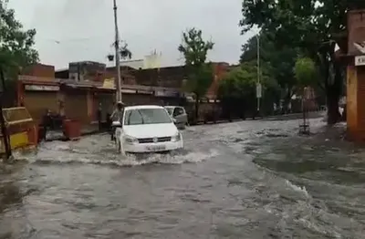 weather update  जयपुर में सुबह से हो रही तेज बारिश  सड़के बनी दरिया  imd ने जारी किया भारी बारिश का अलर्ट जारी