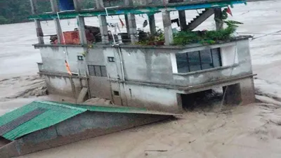 sikkim flood  अचानक बादल फटने से आई बाढ़  मची तबाही  सेना के 23 जवान लापता
