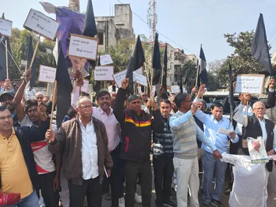  bsp के 3 दलाल गौतम  बाबा और बारूपाल…  जयपुर में बसपा कार्यकर्ताओं का विरोध प्रदर्शन  प्रभारी का पुतला फूंक