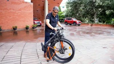 भारतीय छात्रों ने बनाई धांसू ई साइकिल  मुरीद हुए आनंद महिंद्रा  निवेश के लिए खोल दिया खजाना