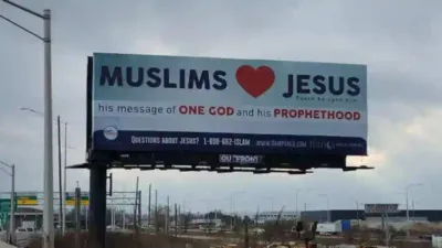 अमेरिका में इस्लाम और ईसाई धर्म के बीच समानता के संदेश  ‘मुस्लिम लव जीसस’ के लगाए होर्डिंग