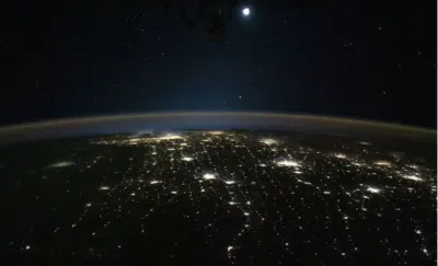 रात को 400 किलोमीटर ऊपर अंतरिक्ष से कैसी दिखती है पृथ्वी  nasa ने शेयर की तस्वीर
