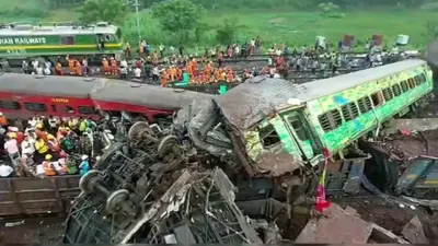 odisha train accident  मृत बेटे को लेने 230 किमी से आया पिता  मुर्दाघर जाकर देखा तो जिंदा मिला