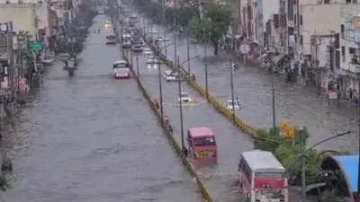 आंसुओं की बारिश  जयपुर में भारी बारिश से जनजीवन ठप  दरिया बनी सड़कें और गलियां…2 जिलों में स्कूल बंद