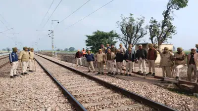 भरतपुर में जाट आंदोलन शुरू  आरक्षण को लेकर लोगों रेलवे स्टेशन के पास डाला डेरा  पुलिस ने मोर्चा संभाला