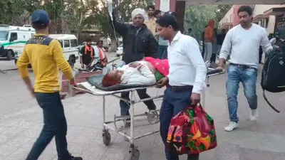 अलवर में बस और कार की आमने सामने भिड़ंत  हादसे में 2 यात्रियों की मौत   20 घायल