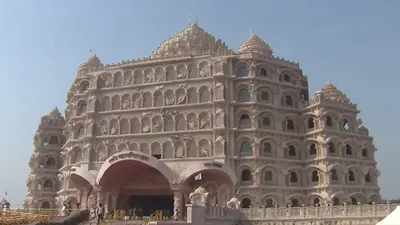 pm ने किया स्वर्वेद मंदिर का उद्घाटन  जानें वाराणसी में बना दुनिया के सबसे बड़ा ध्यान केंद्र क्यों खास 