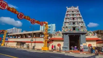 सिंगापुर में मंदिर के आभूषण के गबन का मामला  भारतीय पुजारी को 6 साल की कैद