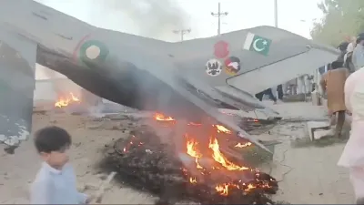 पाकिस्तानी एयरबेस पर बड़ा आतंकी हमला  तीन लड़ाकू विमान जलाए  3 आतंकी ढेर