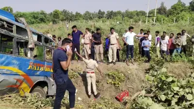 bhilwara  यात्रियों से भरी बस अनियंत्रित होकर खाई में गिरी  हादसे में दो लोगों की मौत  13 घायल