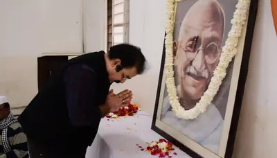 महात्मा गांधी की 75वीं पुण्यतिथि आज  जयपुर पीसीसी मुख्यालय पर दी श्रद्धांजलि 