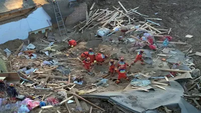 चीन में भूकंप ने मचाई भारी तबाही  अब तक 131 लोगों की मौत की पुष्टी