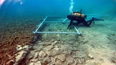 हैरान करने वाली खोज  समुद्र में मिली 7000 साल पुरानी सड़क