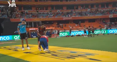 ipl 2023   david warner ने क्यों छुए भुवनेश्वर के पैर  वजह जानकर उड़ जाएंगे होश  देखें video