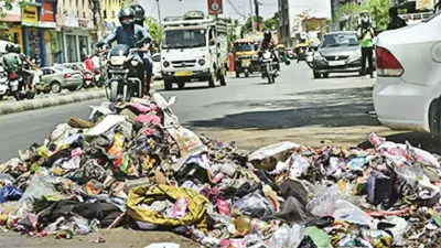जयपुर नगर निगम ग्रेटर   वाल्मीकि समाज के सफाईकर्मियों की हड़ताल का दूसरा दिन  शहर की शान परकोटों पर लग रहा कचरे का अंबार