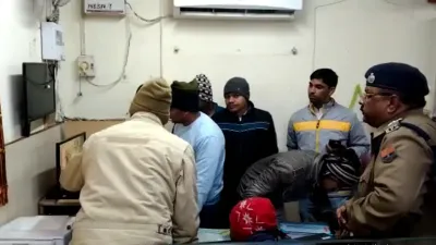 भरतपुर के pnb बैंक में 3 बदमाशों ने की लूट  बंदूक की नोक पर बैंक कर्मियों को बंधक बनाकर की वारदात