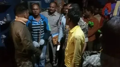 युवक ने गुस्से में पहले मासूम बेटे और मां को कुल्हाड़ी से काट डाला  गांव वालों के तानों से था परेशान