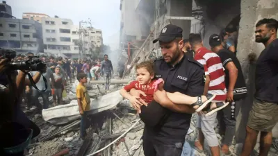 फिलिस्तीन इजराइल जंग  गाजा पर जमकर बम बरसा रहा इजराइल…अब तक 2 100 से अधिक की मौत  4600 घायल
