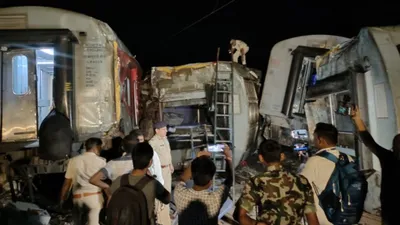 north east express train accident   50 ट्रेनों पर पड़ा असर  डेढ़ दर्जन ट्रेनें रद्द तो 22 डायवर्ट  देखें पूरी लिस्ट