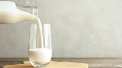 दूध में मिलाया जाता है 87  पानी  जाने कैसे करें मिलावटी दूध की पहचान