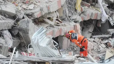 तुर्की सीरिया भूकंप  जहां भी मलबा हटाया… शवों के ढेर निकल  मृतकों की संख्या 37 हजार के पार