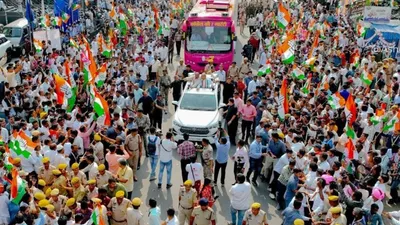 rajasthan  कांग्रेस की गारंटी यात्रा का आगाज  cm गहलोत ने हरी झंडी दिखा किया रवाना   4400 km चलेगी