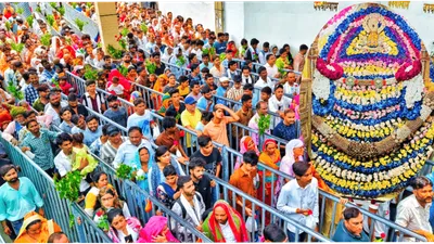 बाबा श्याम के दो दिवसीय मेले का हुआ आगाज  मनमोहन फूलों से सजे है श्याम जी  आप भी कीजिए दर्शन