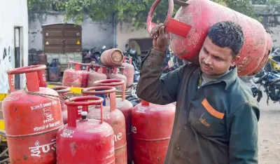 नवंबर में घट बढ़ सकती हैं lpg गैस सिलेंडर की कीमत  जानिए क्यों 