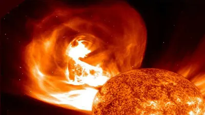 टेलिस्कोप ने खींची सूर्य की अद्भुत तस्वीरें  दिखे पृथ्वी से भी बड़े काले सनस्पॉट्स