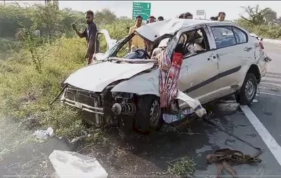 accident news  राजस्थान के सिरोही में भीषण सड़क हादसा  अचानक टायर फटने से हुआ हादसा  5 लोगों की हुई मौत