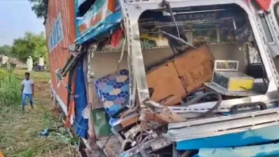 bharatpur   2 वाहनों चपेट में आने से स्कूटी सवार 2 बहनों सहित 3 की मौत  कंटेनर चालक ने भी तोड़ा दम