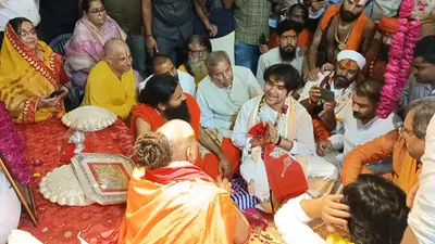 अचानक रैवासा धाम पहुंचे देश के प्रख्यात संत बाबा बागेश्वर और उनके साथ दो महान विभूति  हजारों की संख्या में उमड़े लोग