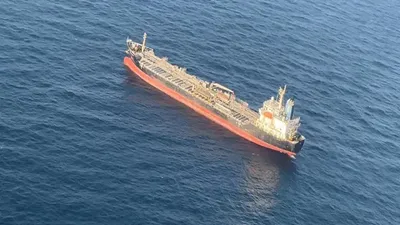 एक्शन में भारतीय नौसेना  गुजरात से 200 किमी दूर अरब सागर में जहाज पर किया ड्रोन अटैक