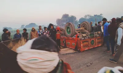 धौलपुर में बड़ा हादसा  अनियंत्रित होकर पलटी तेज रफ्तार ट्रैक्टर ट्रॉली  5 में से 3 मजदूर ट्रॉली के नीचे दबे