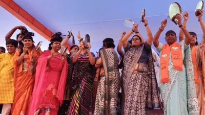जयपुर में bjp महिला मोर्चा का  थाली नाद  …मुख्यमंत्री आवास घेरने निकली महिलाएं  रोकने पर पुलिस से भिड़ीं