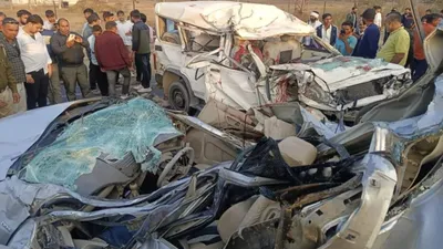 sikar road accident   मरने वालों की संख्या बढ़कर हुई सात  4 में से 2 गंभीर घायल जयपुर में भर्ती
