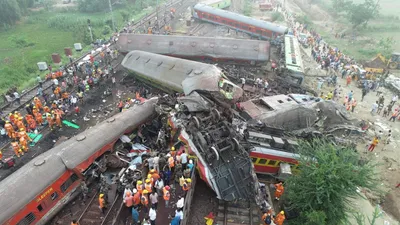 coromandel express accident  कैसे एक साथ टकरा गई 3 ट्रेनें  चंद मिनटों में खत्म हुई सैकड़ों जिंदगियां