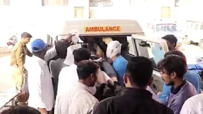 दौसा में दिल्ली मुंबई एक्सप्रेस वे पर पलटी कार  हादसे में विदेशी युवती की मौत  कार ड्राइवर और गाइड घायल