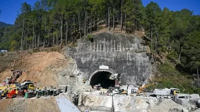 uttarakhand tunnel collapse  आज होगा इंतजार खत्म  बुरी तरह फंस गई ऑगर मशीन  अब वर्टिकल ड्रिलिंग