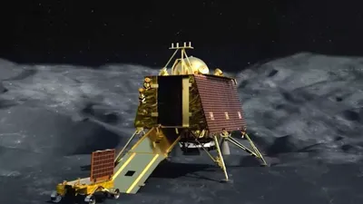 video  चंद्रयान 3 के लैंडर से बाहर निकला रोवर  चांद पर छोड़ी अशोक स्तंभ और isro लोगो की छाप