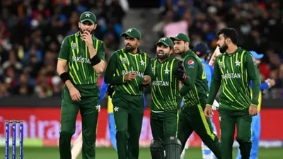 aus vs pak world cup 2023  ऑस्ट्रेलिया के खिलाफ पाकिस्तान को बड़ा झटका  3 पाकिस्तानी खिलाड़ी बुखार से संक्रमित