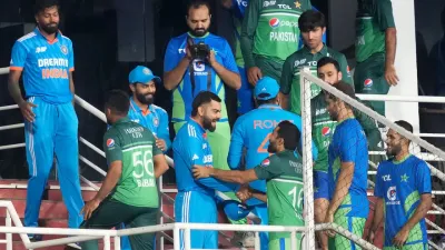 ind vs pak   virat kohli पर गर्व है  पाकिस्तानी गेंदबाज हसन अली के ससुर ने जताई ये ख्वाहिश