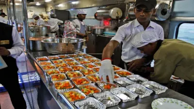 indian railway की नई पहल  नवरात्रि पर ट्रेन में मिलेगी स्पेशल व्रत थाली  जानिए कैसे मंगा सकेंगे खाना